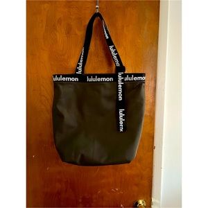 Lululemon 18L bag